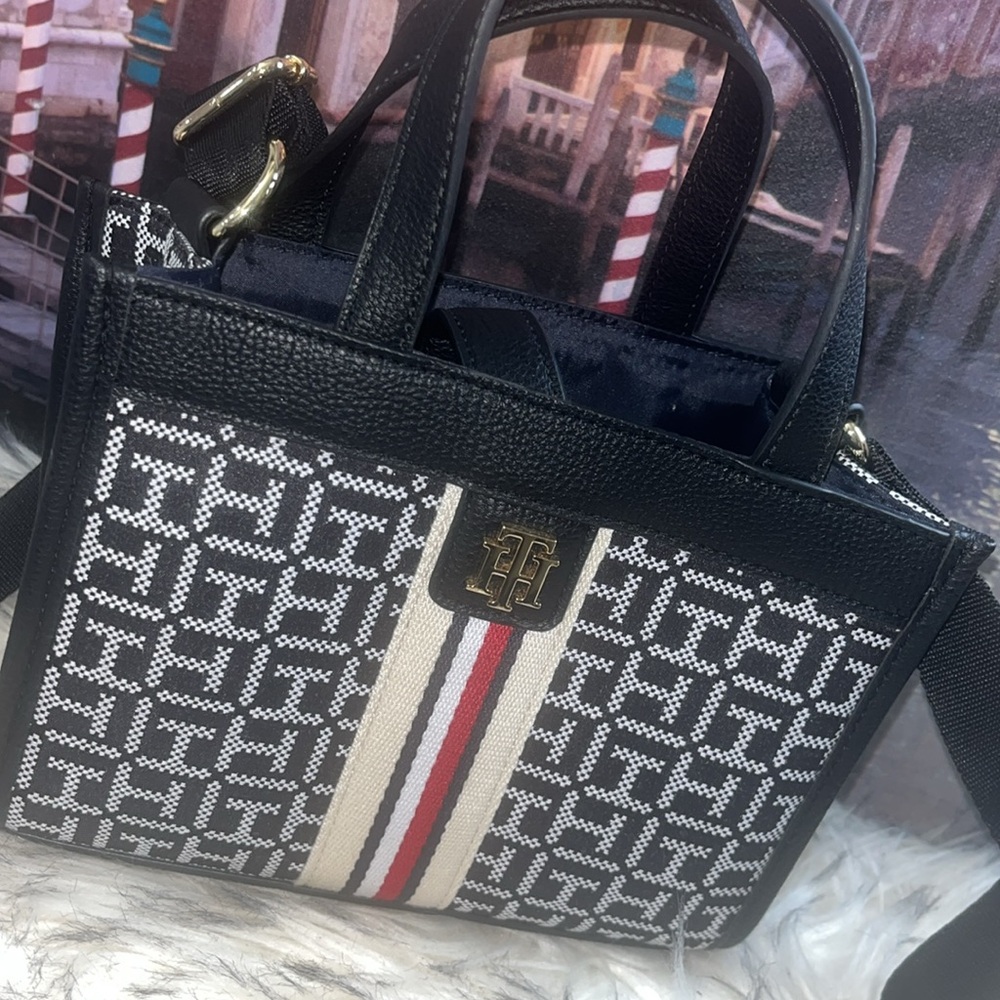 Cute mini Tommy  purse